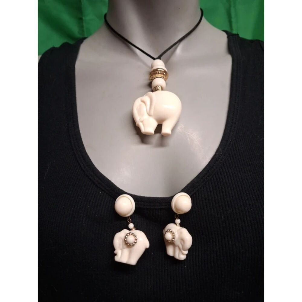 Vintage Plastic Elephant Necklace and Earrings